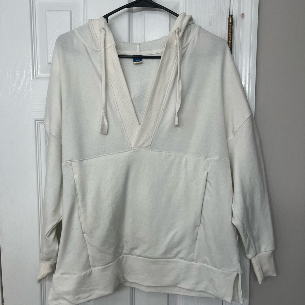 Cozy white Hoodie with V-Neck